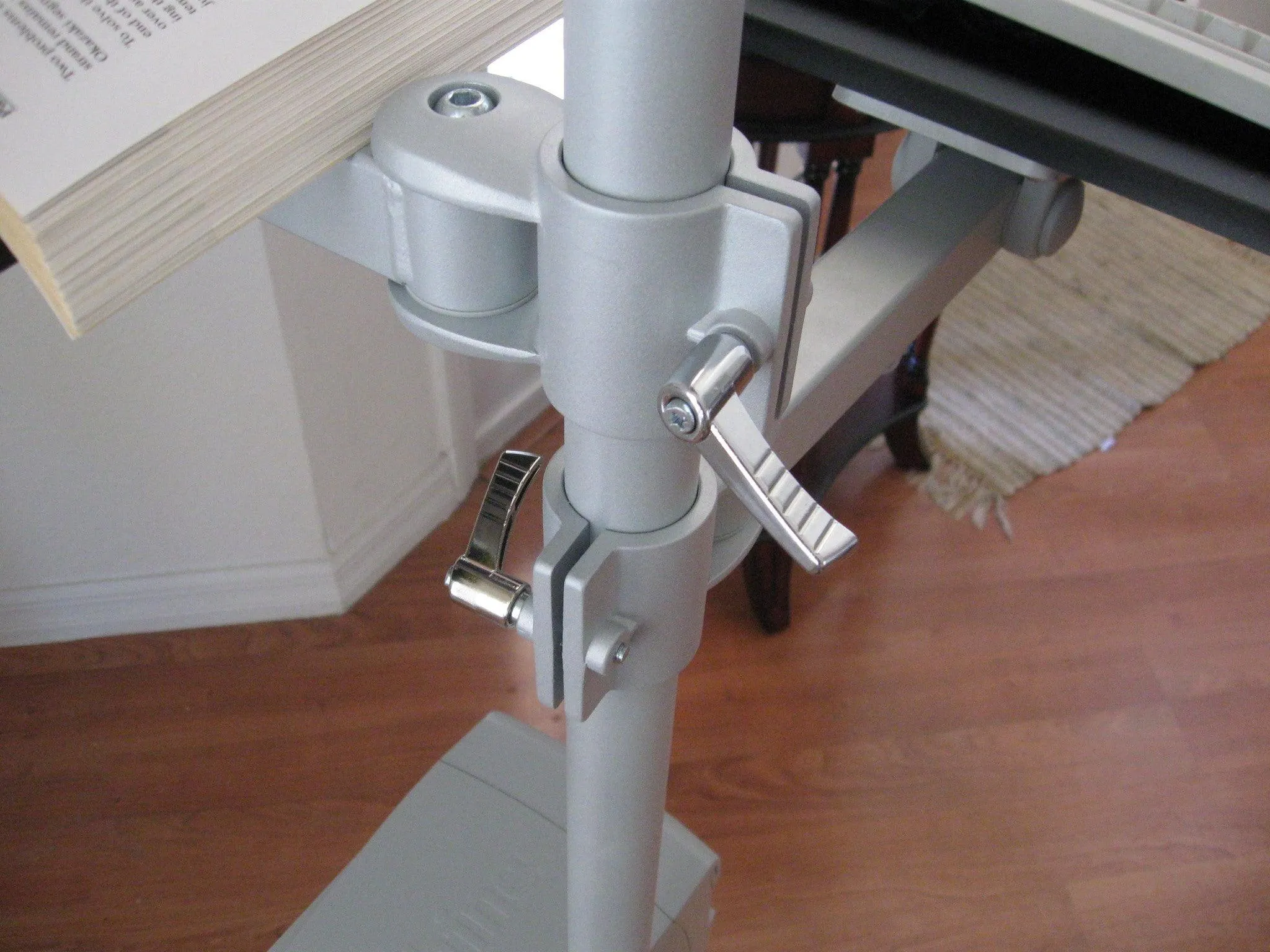 DVC04-F Rolling Pole Computer Workstation - Sit to Stand - Height Adjustable