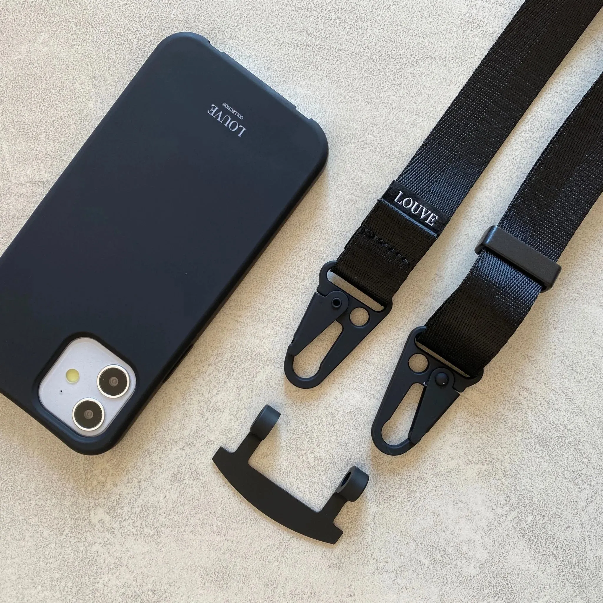 LOUVE COLLECTION Black Phone Lanyard