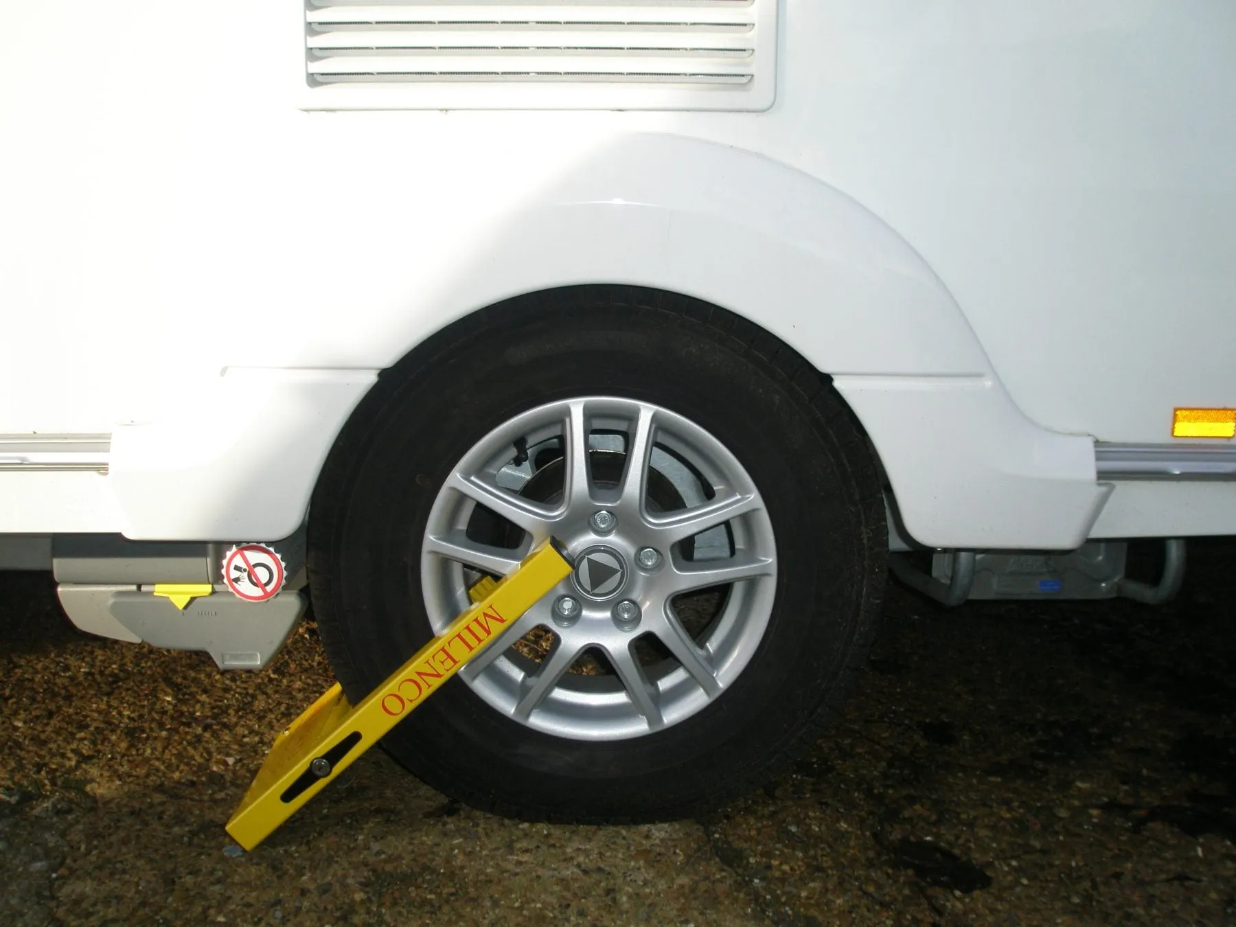 Milenco Compact Wheel Clamp Caravan and Motorhome